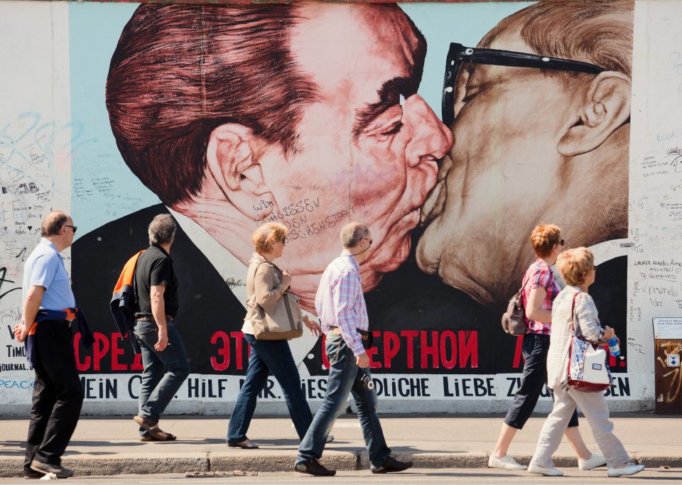 east side gallery The kiss berlin