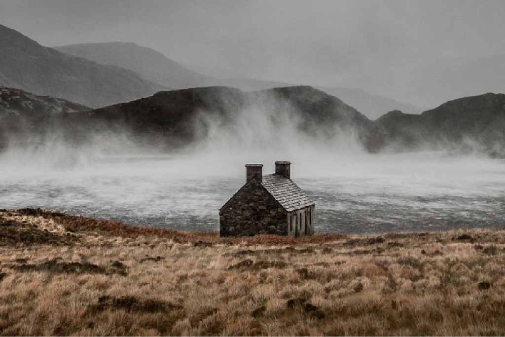 Scotland lake house photo Dougie Cunnigham
